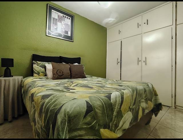 2 BEDROOM APARTMENT FOR SALE IN HALFWAY HOUSE